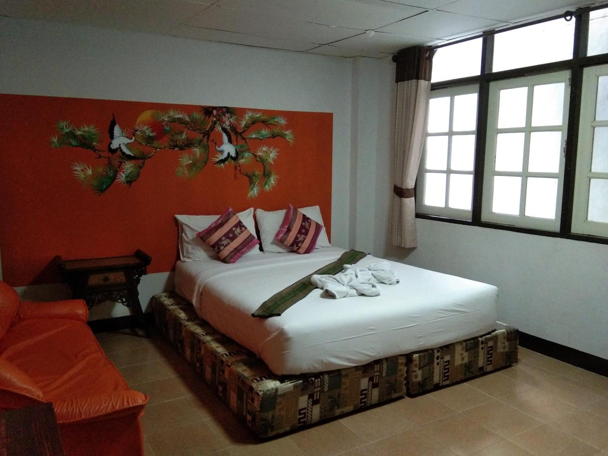 Born Guest House Chiang Mai Esterno foto